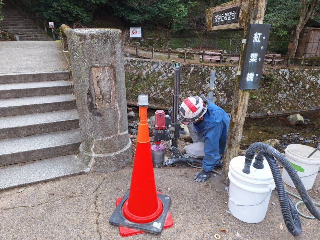 大阪・公園での屋外コア抜き工事の様子